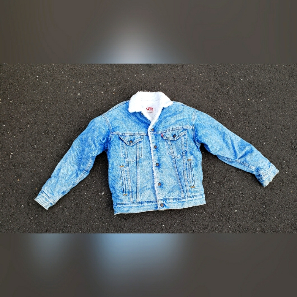 Vintage Levis medium 1980s 1990s Sherpa Faded Blue Trucker Jacket Streetwear